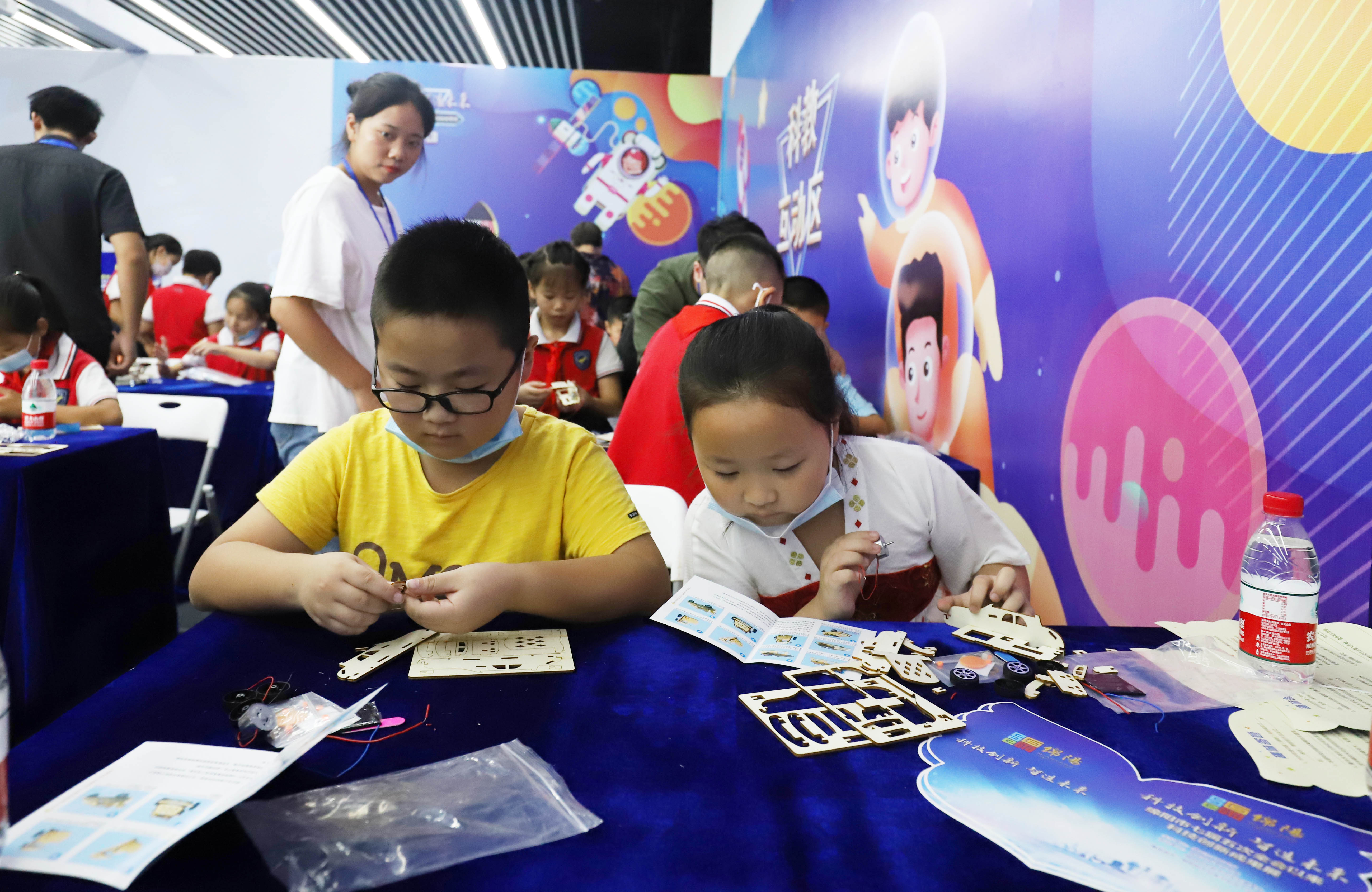 科技成果展1.jpg 科技成果展1.jpg