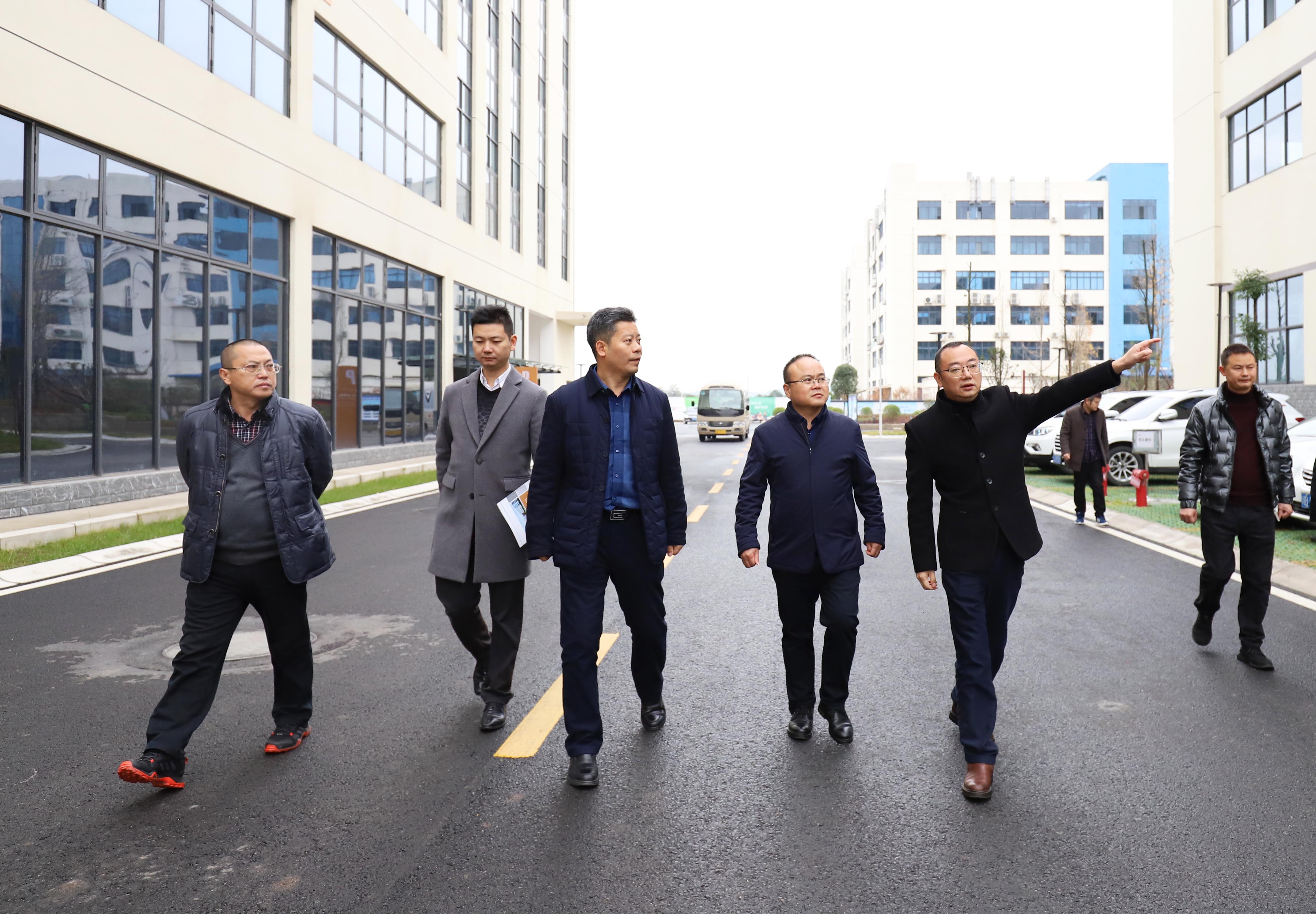 12.2夹江县书记龙克强.jpg 12.2夹江县书记龙克强.jpg