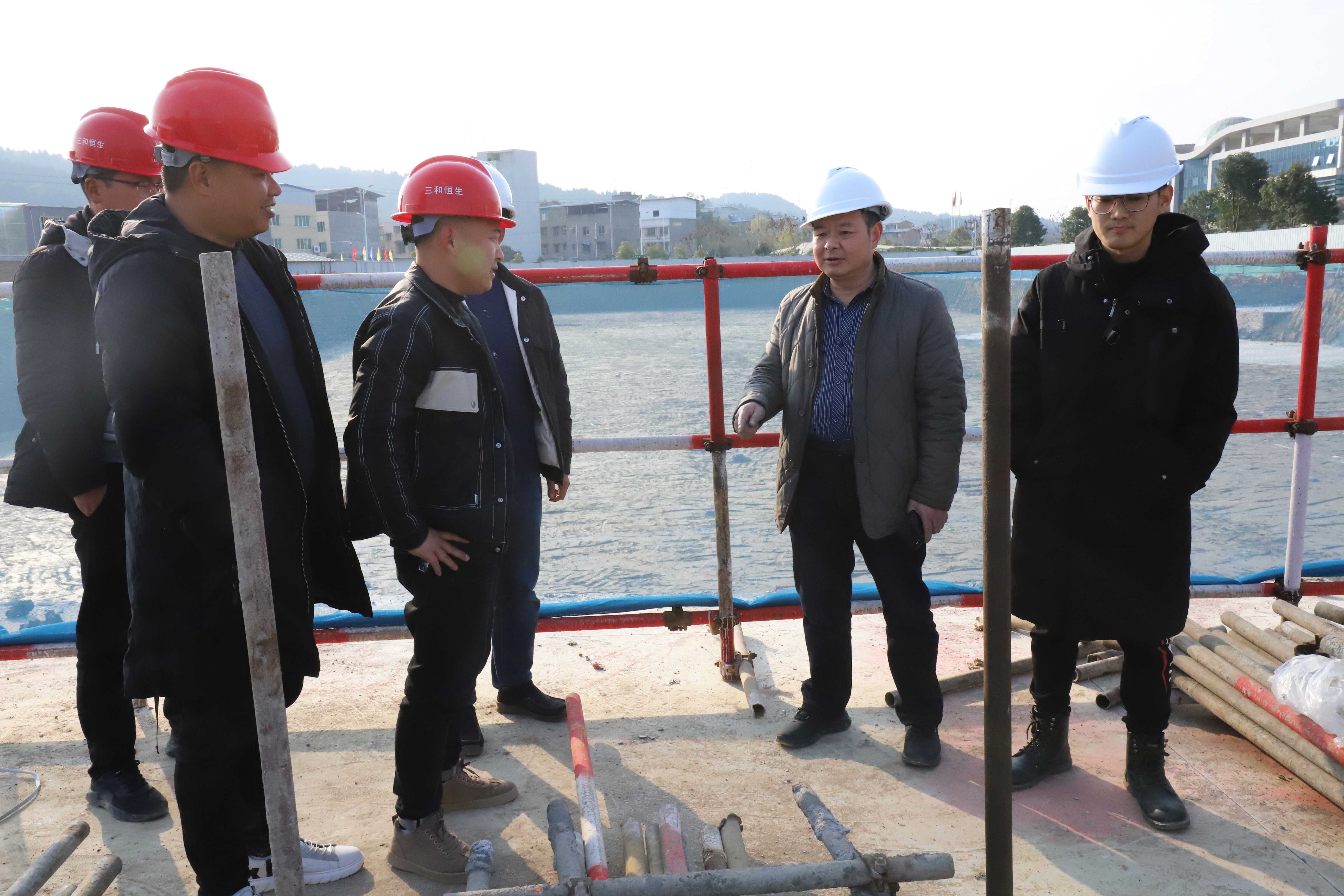 袁总1.jpg 袁总1.jpg