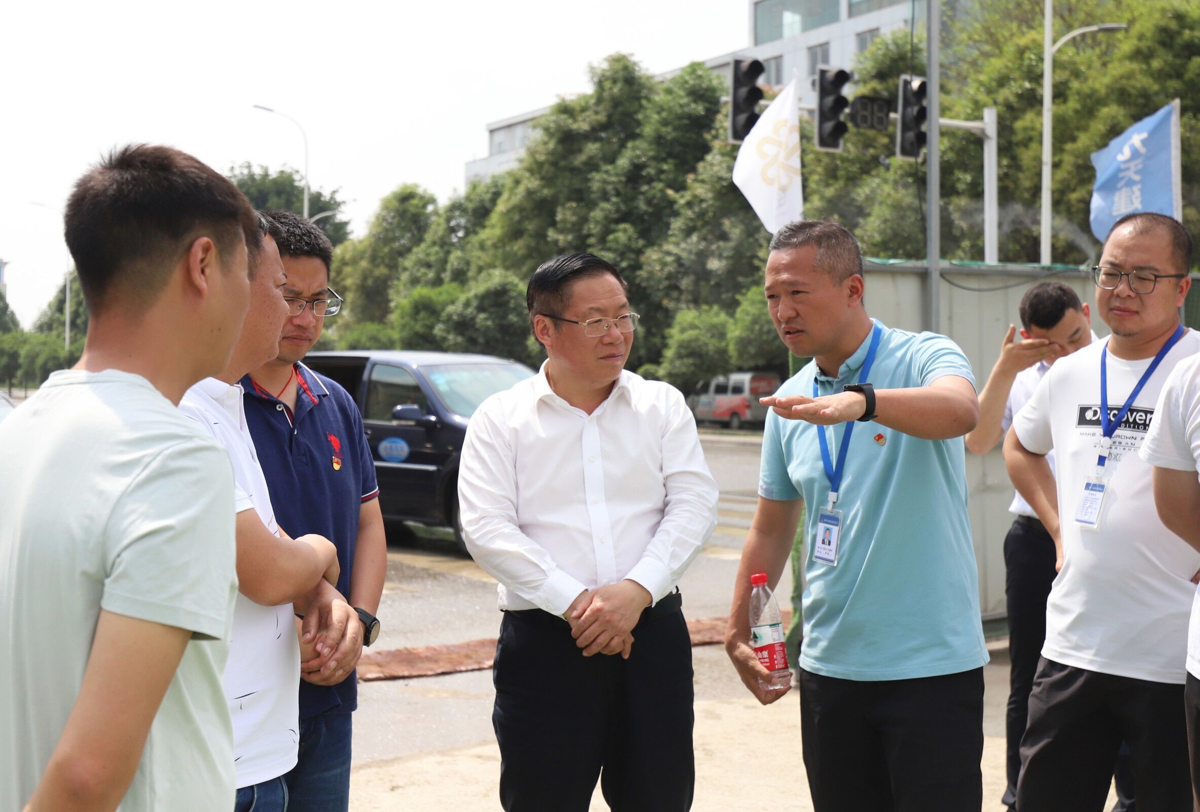 兰劲督导经开投控集团项目推进工作.jpg 兰劲督导经开投控集团项目推进工作.jpg