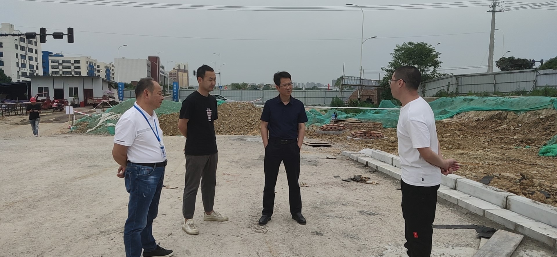 景刚督导调研经开投控集团续建项目1.jpg 景刚督导调研经开投控集团续建项目1.jpg