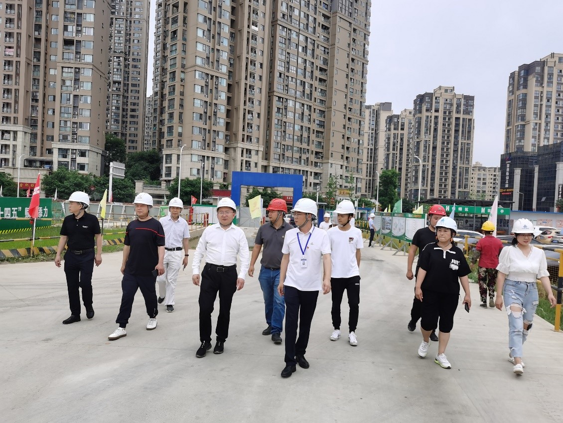 陈鼎督导调研辖区在建项目推进工作.jpg 陈鼎督导调研辖区在建项目推进工作.jpg