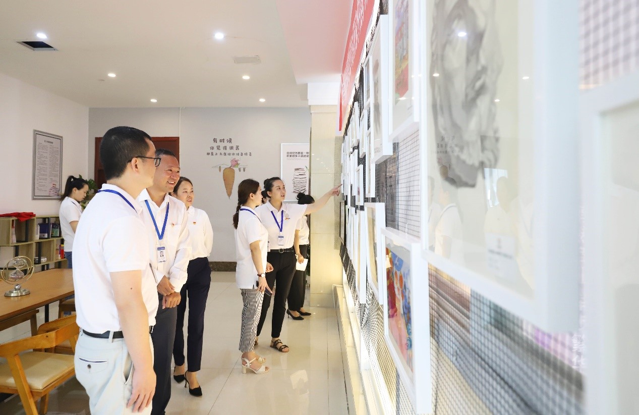 经开投控集团举办庆祝中国共产党成立100周年书画 摄影作品展.jpg 经开投控集团举办庆祝中国共产党成立100周年书画 摄影作品展.jpg