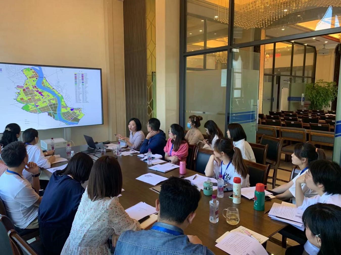 9.29经开投控集团召开第一期招商引资专题培训会2.jpg 9.29经开投控集团召开第一期招商引资专题培训会2.jpg