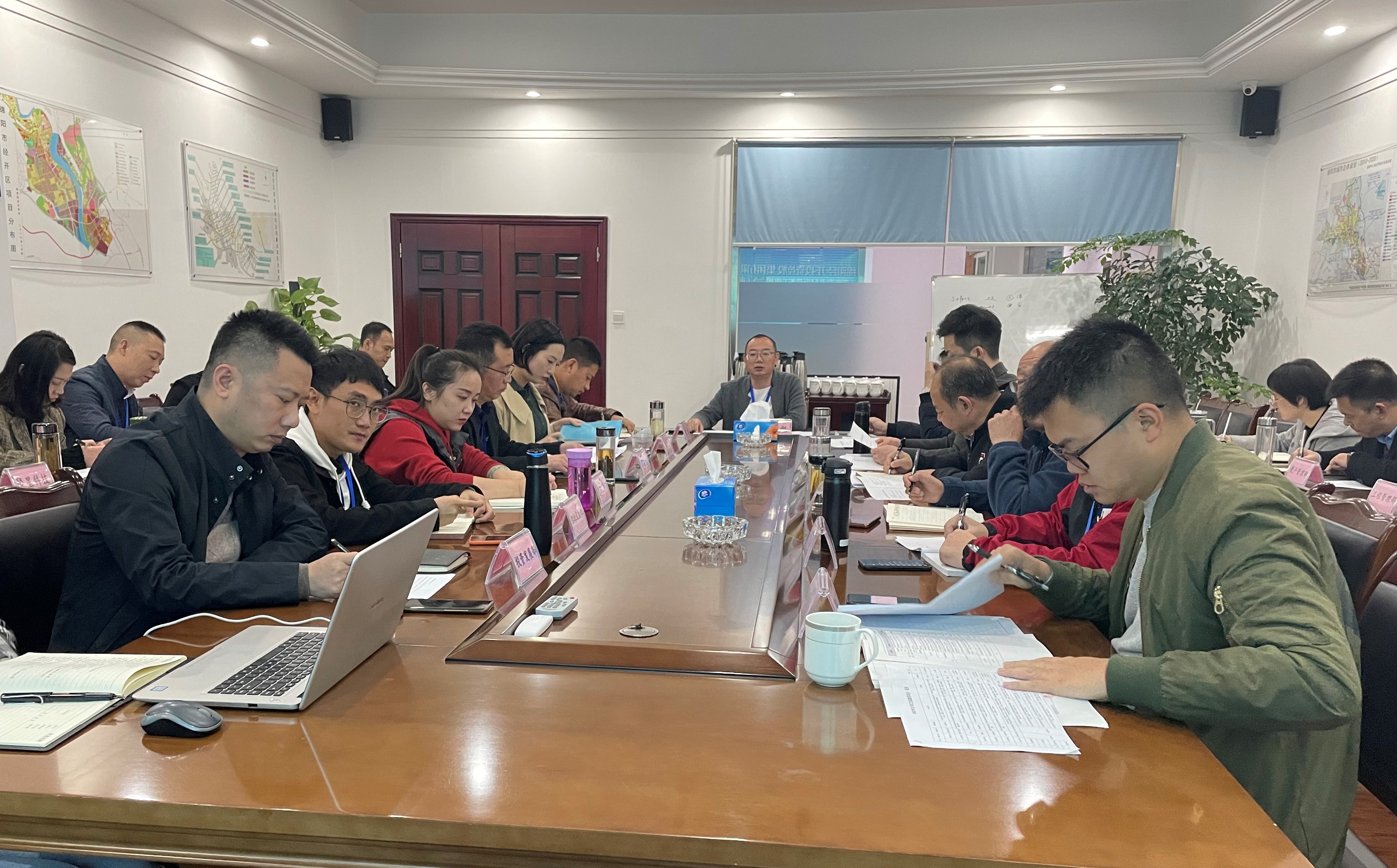 10.26凝心聚力 共谋发展 经开投控集团召开2021年度重点目标任务工作报告会.jpg 10.26凝心聚力 共谋发展 经开投控集团召开2021年度重点目标任务工作报告会.jpg