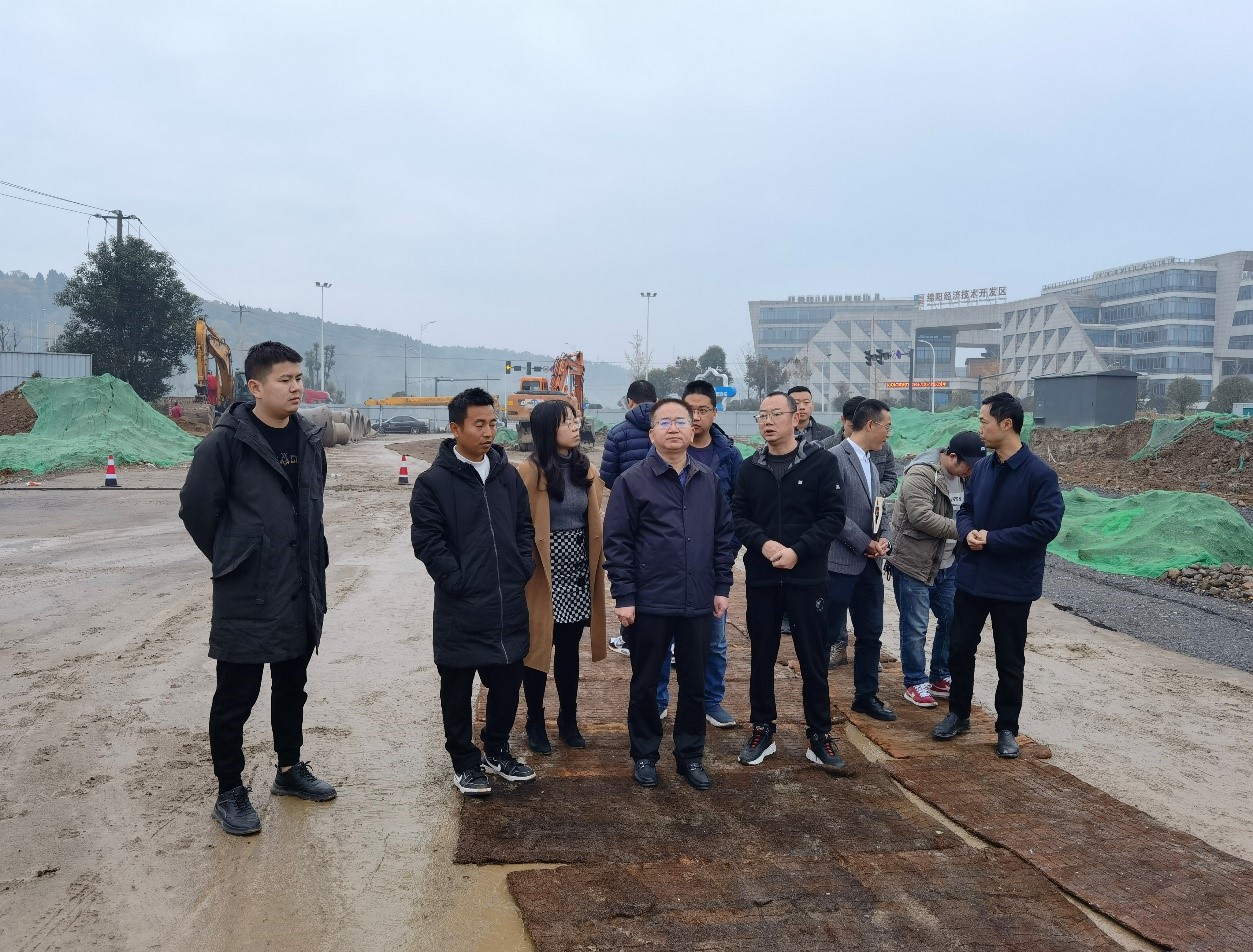 12.1陈鼎督导塘坊大道西段项目重污染天气.jpg 12.1陈鼎督导塘坊大道西段项目重污染天气.jpg