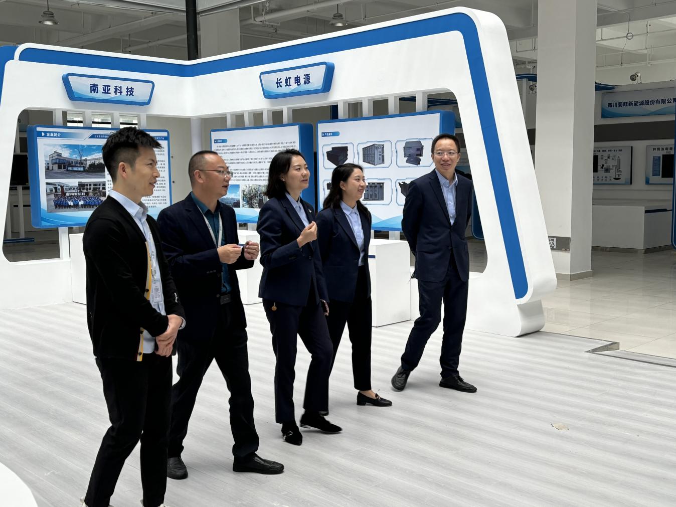 10.12中国农业银行绵阳分行来司座谈交流.jpg 10.12中国农业银行绵阳分行来司座谈交流.jpg