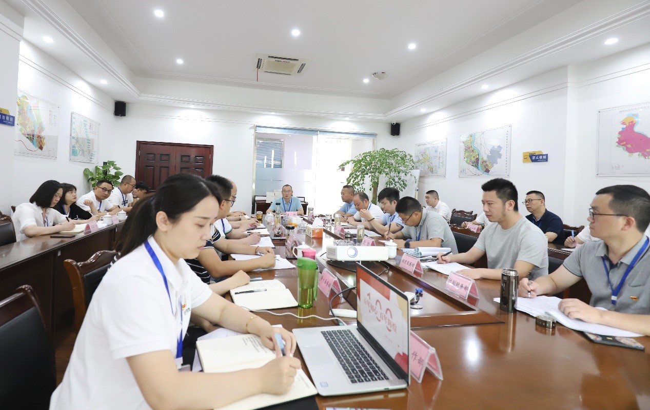 共绵阳经开投资控股集团有限公司委员会召开2021年第6次中心组学习会暨党史学习教育宣讲.jpg