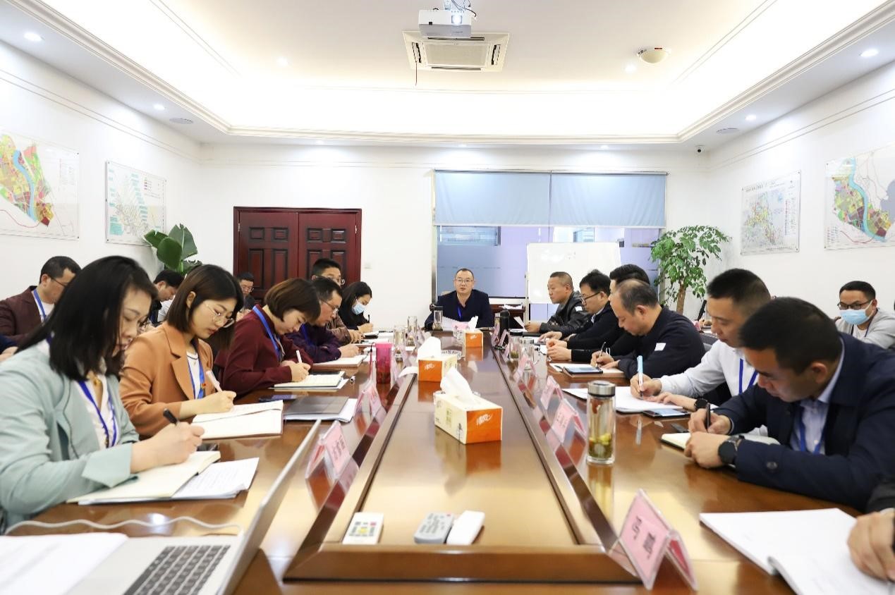 4.21中共绵阳经开投资控股集团有限公司委员召开理论学习中心组学习会1.jpg