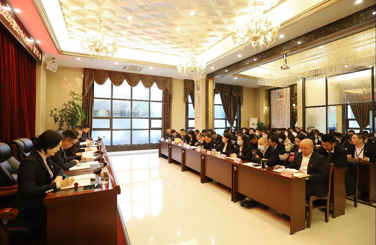 10.28中共绵阳经开投资控股集团有限公司委员召开2022年第5次中心组学习（扩大）会议1.jpg