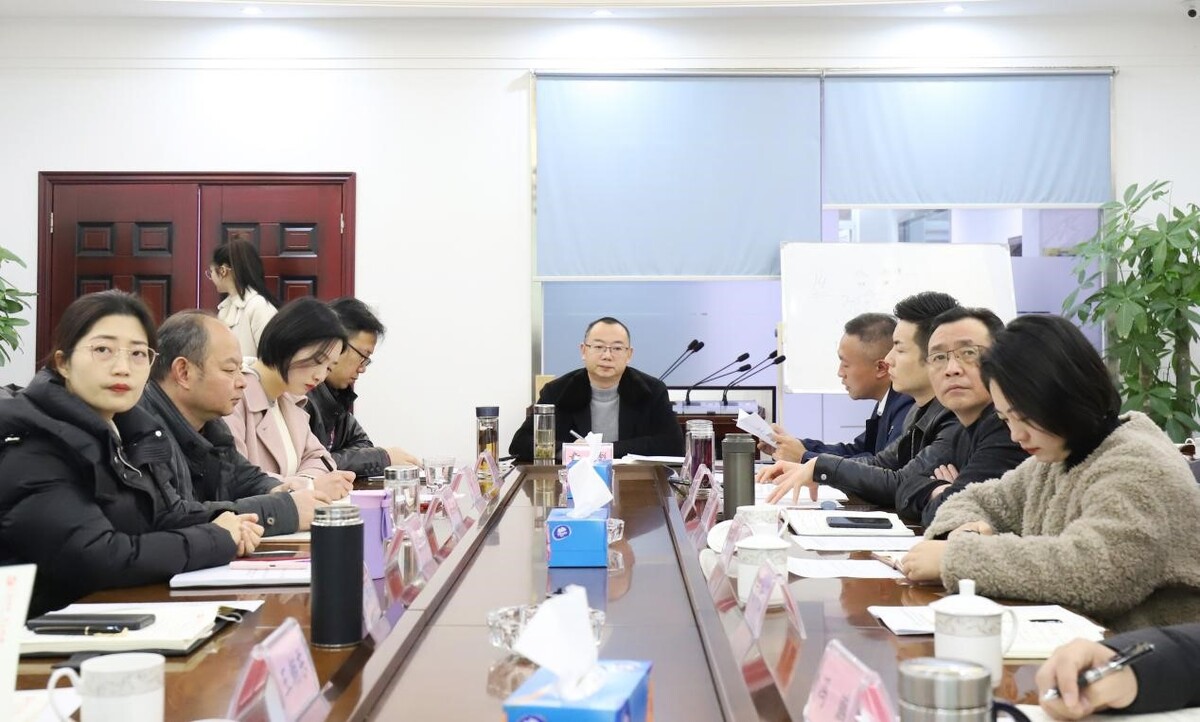 3.6中共绵阳经开投资控股集团有限公司委员会召开2023年第1次中心组学习会2.jpg