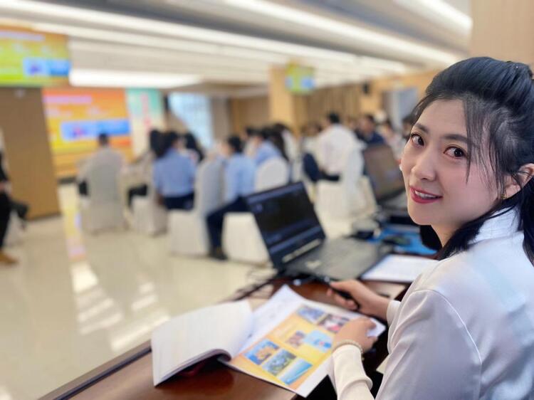 黄凤梅1.jpg
