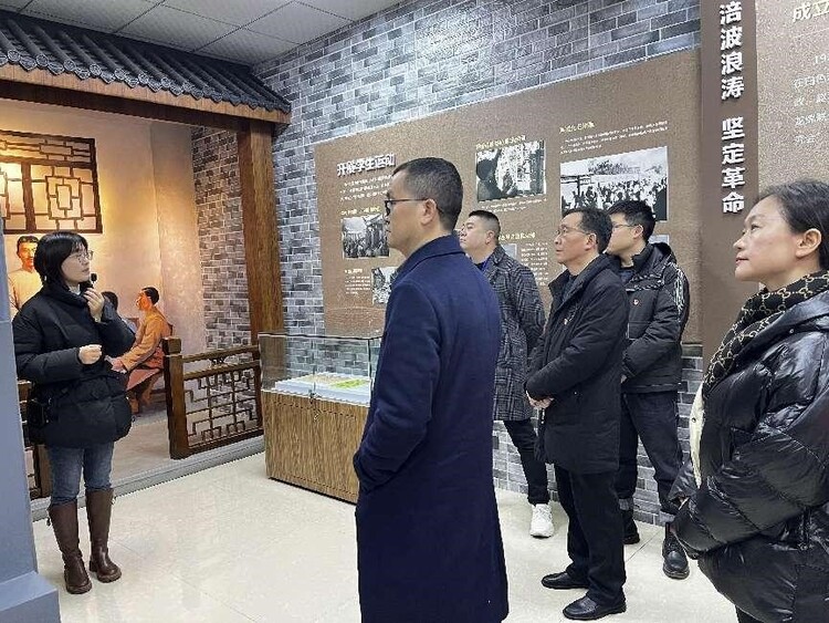 1.8丰富主题党日活动 激发基层组织活力5.jpg