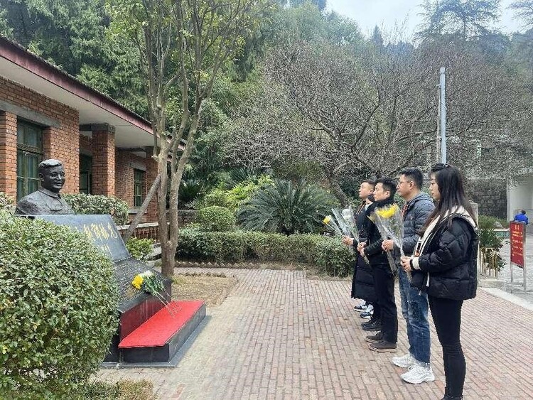 1.8丰富主题党日活动 激发基层组织活力7.jpg