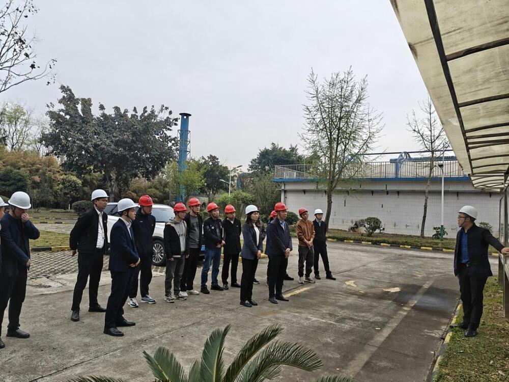 3.28经开水党支部与中建环能（四川）环境科技有限公司党支部开展联合主题党日活动2.jpg