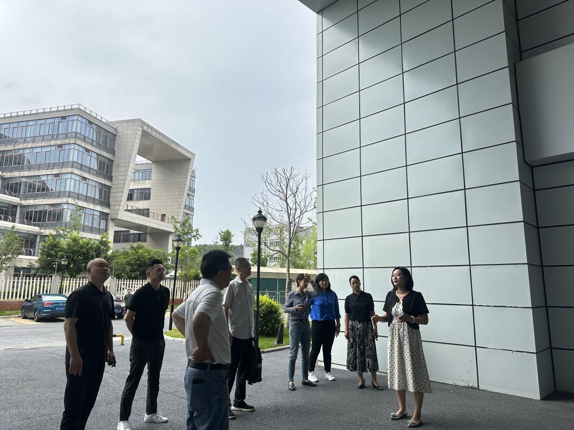 6.19中国国防工业企业协会来司考察1.jpg